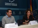 Manuel Bustos y Yolanda Barcina en el Seminario sobre Democracia y Gobierno Local. 1/12/2010